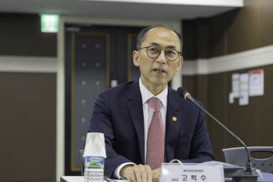 고학수 개인정보보호위원장이 17일 서울창업허브에서 개최된 간담회에 참석한 스타트업 대표들에게 인사말을 하고 있다. 개인정보위 제공